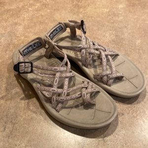 Womens Viakix sandals size 10